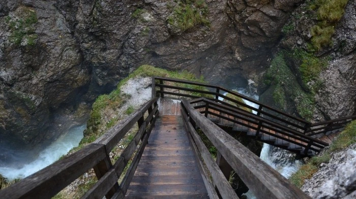 Sowohl die Wasserlochklamm....