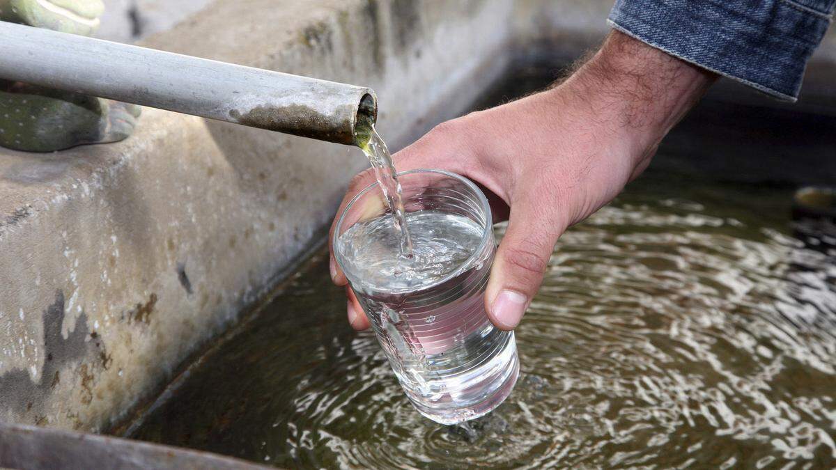 Artesische Brunnen spielen eine wichtige Rolle bei der Wasserversorgung