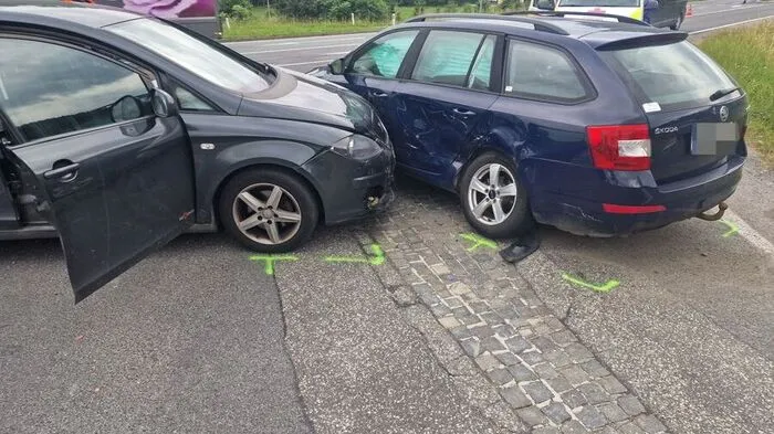 Am Dienstagnachmittag kam es in Anger zu einem Unfall mit drei beteiligten Fahrzeugen.
