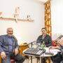 Helmut Fürstauer, Erwin Angerer und Thomas Plauder beim Podcast im Café Ingeborg