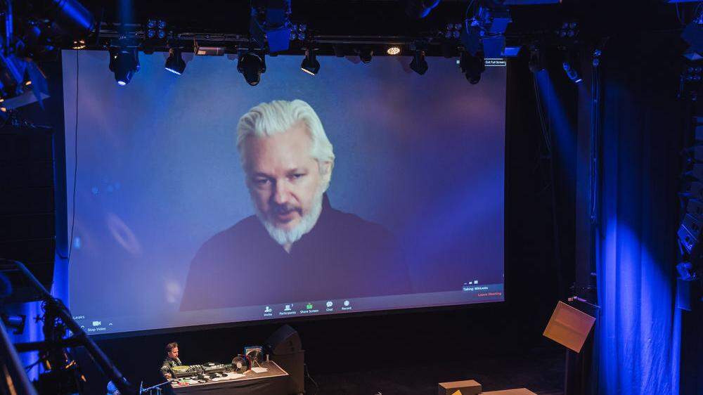 Assange war zur Eröffnung live aus Ecuador zugeschaltet 
