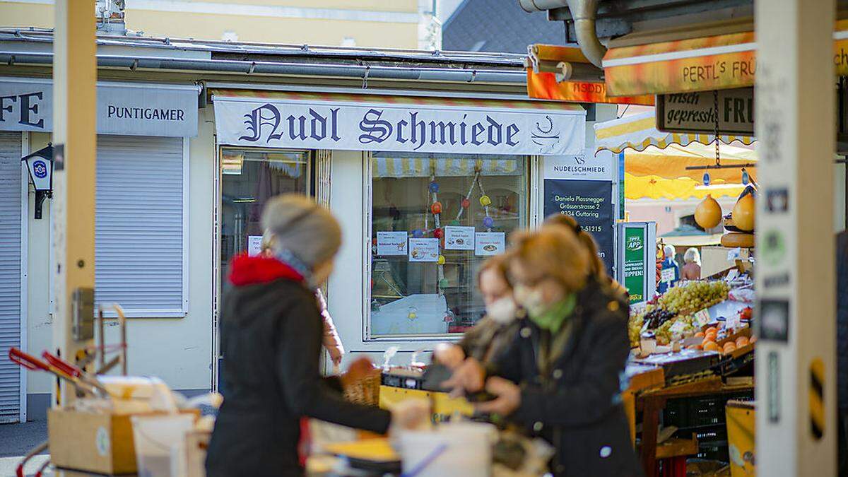 Die Nudl Schmiede erhält einen fixen Standplatz im Außenbereich. Für ihren bisherigen Platz wird ein Interessent gesucht