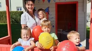 Brigitte Eberhard mit ein paar von "ihren" Kindern