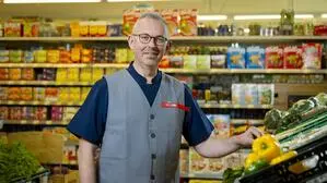 Kaufmann Johannes Neumayer und seine 28 Mitarbeiterinnen und Mitarbeiter betreuen die drei Märkte im Ausseerland