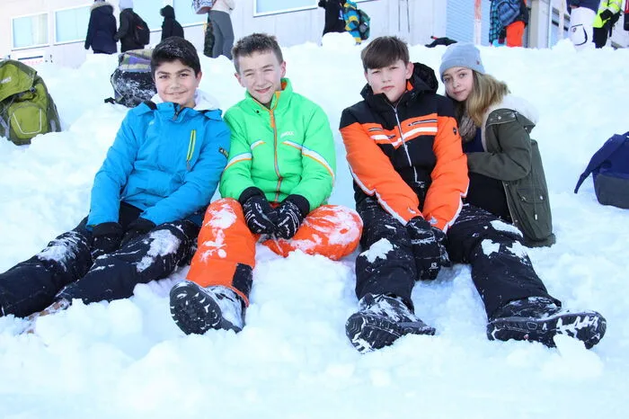Emirkan Tayboga, Jakob Gasser, Julian Raunegger und Simone Scheiflinger, Schüler der Neuen Mittelschule Lurnfeld