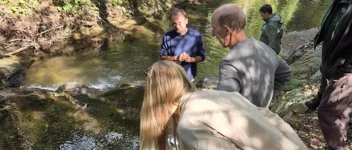 Die Teilnehmer waren etwa beim Stullneggbach, wo eine etwa für Fische unüberwindbare Sohlstufe renaturiert worden war