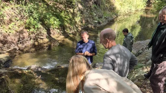Die Teilnehmer waren etwa beim Stullneggbach, wo eine etwa für Fische unüberwindbare Sohlstufe renaturiert worden war