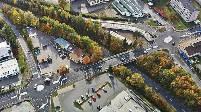 Die beiden neuen Kreisverkehre an der Trofaiacher Langefelderstraße