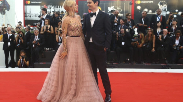 Großer Tag für Damien Chazelle: Der Regisseur von "La La Land" stellte in Venedig sein neues Werk "First Man" über die erste Mondlandung vor. Begleitet wurde er dabei nicht nur von seiner Ehefrau Olivia Hamilton.