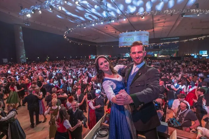 Fesch steirisch aufgetanzt wird auf der Hauptbühne – und bei vielen weiteren Bühnen in der Stadthalle und Messehalle