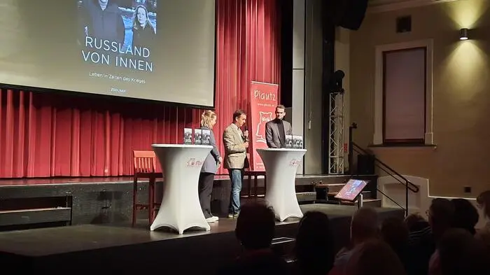 „Russland von innen“ so heißt das neue Buch der beiden Russland-Korrespondenten Miriam Beller und Paul Krisai. Sie stellten ihr Werk am Dienstagabend im Forum Kloster in Gleisdorf vor.