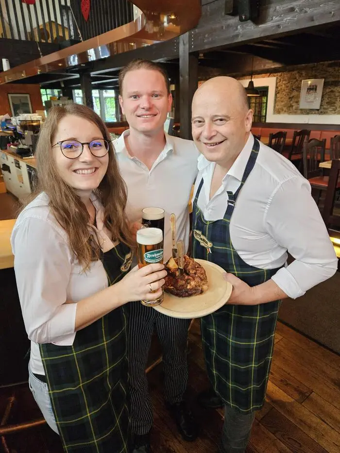 Rudolf Fruhmann (re.) mit den Juniorchefs Anna Fülöp-Fruhmann (li.) und Hans Besser-Walzel (mi.)