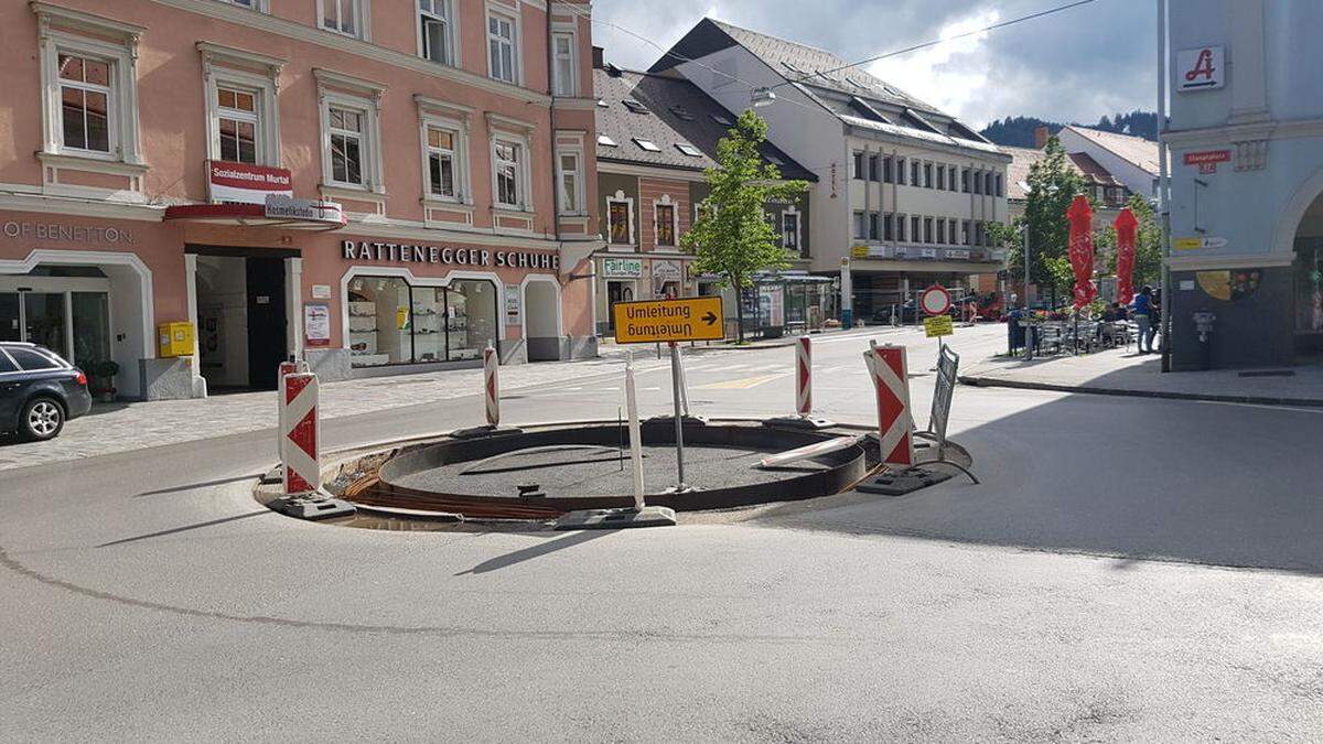 Der Kreisverkehr wird baulich umgesetzt - er hat sich bewährt