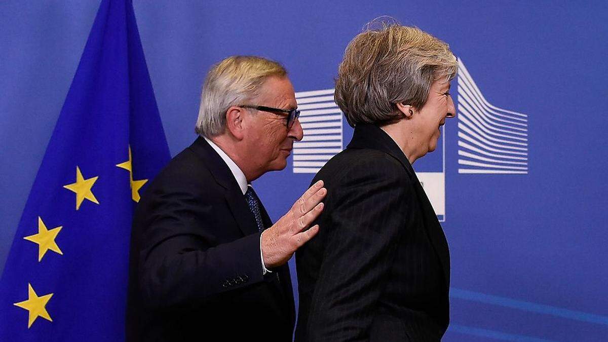 Kommissionspräsident Juncker mit der britischen Premierministerin May