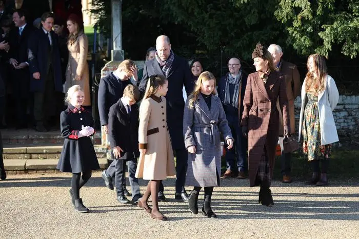 . 25/12/2025. Sandringham , United Kingdom. UK Royals led by King Charles III and Queen Camilla , at the Christmas Day church service at Sandringham, United Kingdom, PUBLICATIONxINxGERxSUIxAUTxHUNxONLY xStephenxLockx/xi-Imagesx IIM-26475-0039