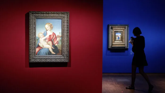Es ist wohl einer der absoluten Ausstellungshöhepunkte des Landes: Die Albertina beleuchtet Leben und Werk des Renaissance-Künstlers Raffael in allen Facetten. 130 Zeichnungen und 18 Gemälde bieten eine einmalige Chance, die bedeutendsten Projekte des Meisters der Hochrenaissance in allen Entstehungsphasen zu studieren 