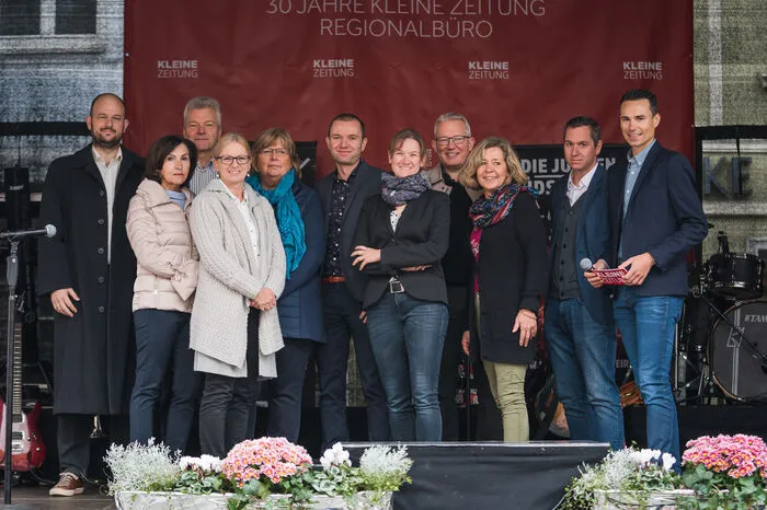 Regionalchef Thomas Pilch, Herta Deutschmann-Birnstingl (Sekretariat), Redaktionsmanager Bernd Olbrich, Redakteurin Bettina Kuzmicki, Gertrud Ortner (Sekretariat), Redakteur Thomas Wieser, Redakteurin Barbara Kluger, Kleine Zeitung-Geschäftsführer Thomas Spann, Werbemarkt-Teamassistentin Silvia Dresbach, Werbeberater Gernot Rossmann, Redakteur Robert Lenhard