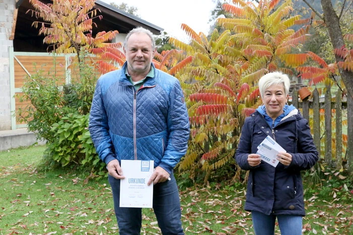 „Es freut mich, dass heuer so viele Bewegungshungrige am Fitmarsch teilgenommen haben“, sagte Turnverein-Obmann Herbert Pichlmaier, der mit Cheforganisatorin Christa Fischinger (von links) - in Kooperation mit der Gemeinde Frauenstein - für die Organisation verantwortlich zeigte.