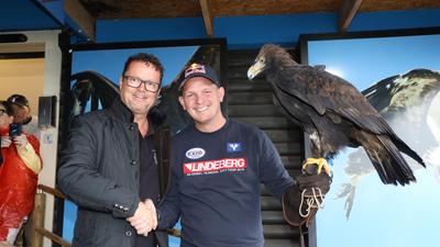 Skisprunglegende Thomas Morgenstern übernahm die Patenschaft für Steinvogel Diana