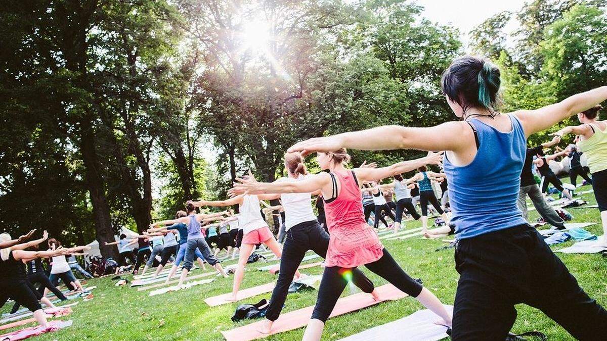 Bei schönem Wetter fit bleiben mit &quot;Bewegt im Park&quot;.