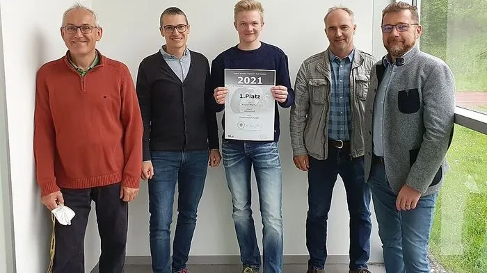 Markus Kogler (Mitte) hat mit seinem Futtermischwagen überzeugt