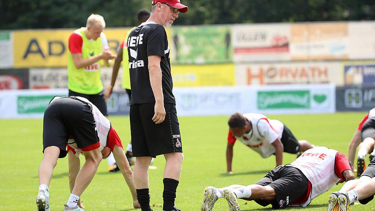 Diebe stahlen die Fußballschuhe von Peter Stögers Mannschaft