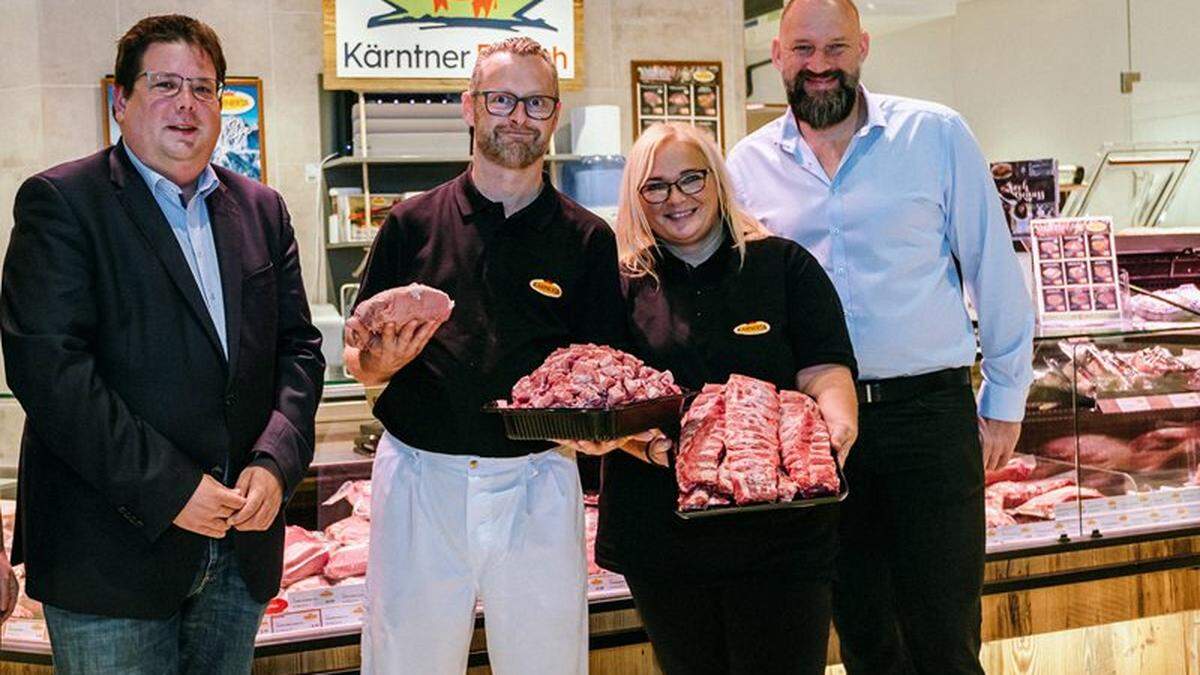 Marktreferent Stadtrat Christian Pober, Filialleiter-Stellvertreter Stefan Tschlatscher, Filialleiterin Sabine Filzmaier und Regional-Filialmanager Manuel Merlin setzen auf den Villacher Wochenmarkt