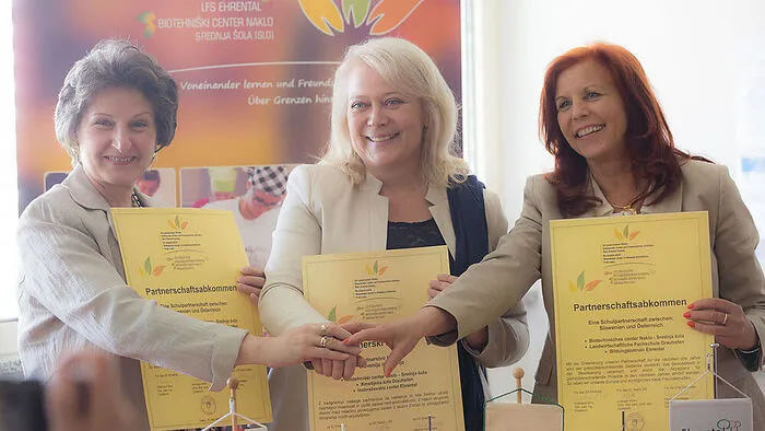 Herma Hartweger,  Andreja Ahcin und Waltraud Stroj (Ehrental) freuen sich über drei weitere gemeinsame Jahre