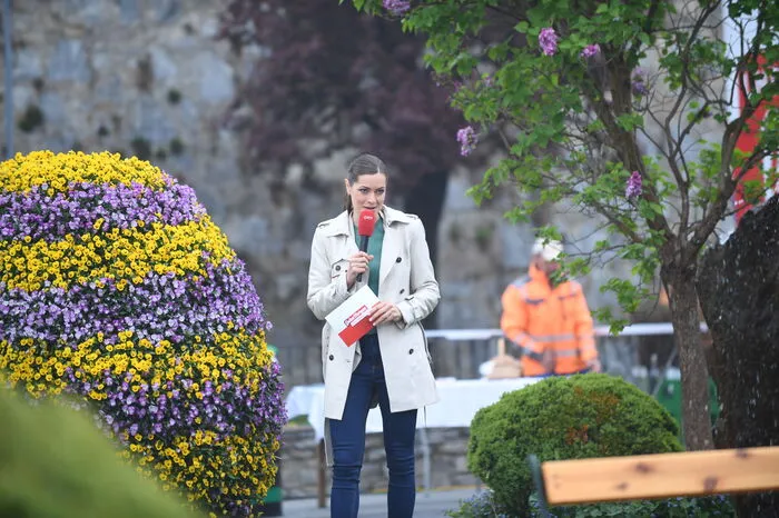 Auch seine Moderatorenkollegin Julia Zeidlhofer fand ein schmuckes Plätchen am St. Ruprechter Hauptplatz.