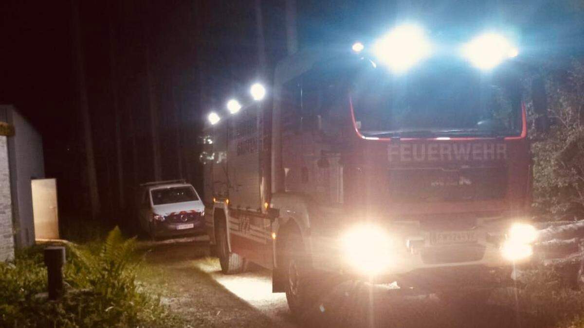 Feuerwehren pendelten mit zwei Tanklöschfahrzeugen mehrmals zwischen Griffen und Pustritz hin und her