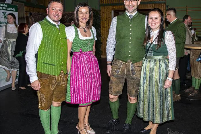 Ein besonderer Höhepunkt des Abends war die Mitternachtseinlage der Damen-Schuh-plattler von der Bauern-Bezirksgruppe St. Stefan ob Stainz