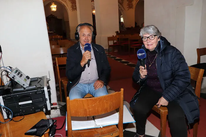 Bei der Direktübertragung in Radio Maria Österreich von Links: Emil Ogris und Renate Huber. Als "Gospa" wird die Gottesmutter Maria bezeichnet, von deren Erscheinen Bewohner des bosnischen Medjugorje seit 1981 berichten. Der Heilige Stuhl erkennt das Wunder nicht an, 2019 erlaubte der Papst jedoch die Wallfahrt in den Ort.