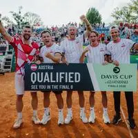 Jurij Rodionov, Lukas Miedler, Neil Oberleitner, Lukas Neumayer und Joel Schwärzler nach dem Erfolg gegen Belgien
