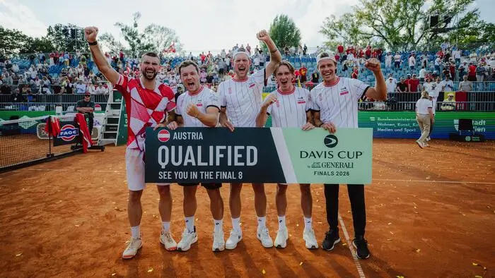 Jurij Rodionov, Lukas Miedler, Neil Oberleitner, Lukas Neumayer und Joel Schwärzler nach dem Erfolg gegen Belgien