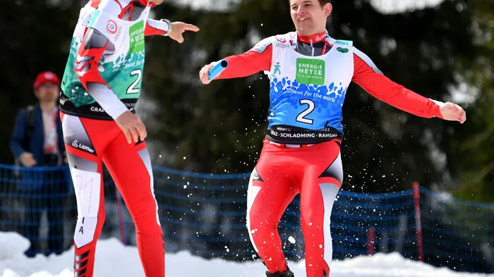 Staffelübergabe beim Schneeschulauf: Wolfgang Pflingstl und Martin Schmid aus Österreich