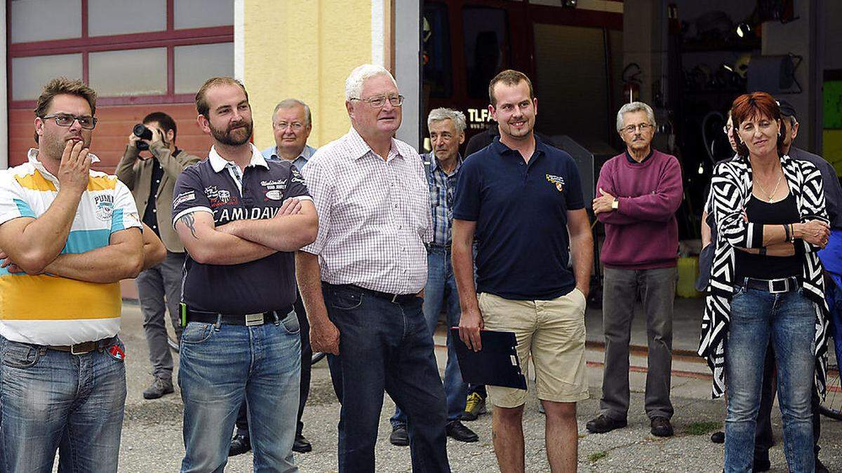 Mitglieder, Freunde und Unterstützer der FF Seeboden freuen sich über das neue Rüsthaus 