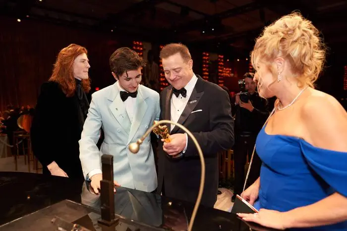 Fraser mit seinen beiden Söhnen Leland und Holden bei der Oscarverleihung