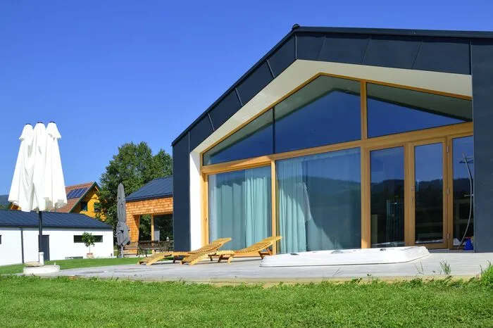 ... auf der anderen Badezimmer und Sauna (und dahinter Schlafraum und Kinderzimmer)