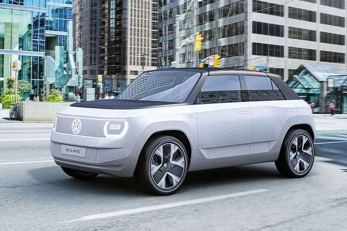 Der Akku mit 57 kWh soll für Reichweiten von rund 400 Kilometern gut sein. Im Fall der Studie spult der Elektromotor bis zu 172 kW (234 PS) ab.