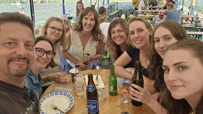 Beim neunten Straßenfest in Trahütten wurde gemeinsam gegessen, angestoßen und gefeiert