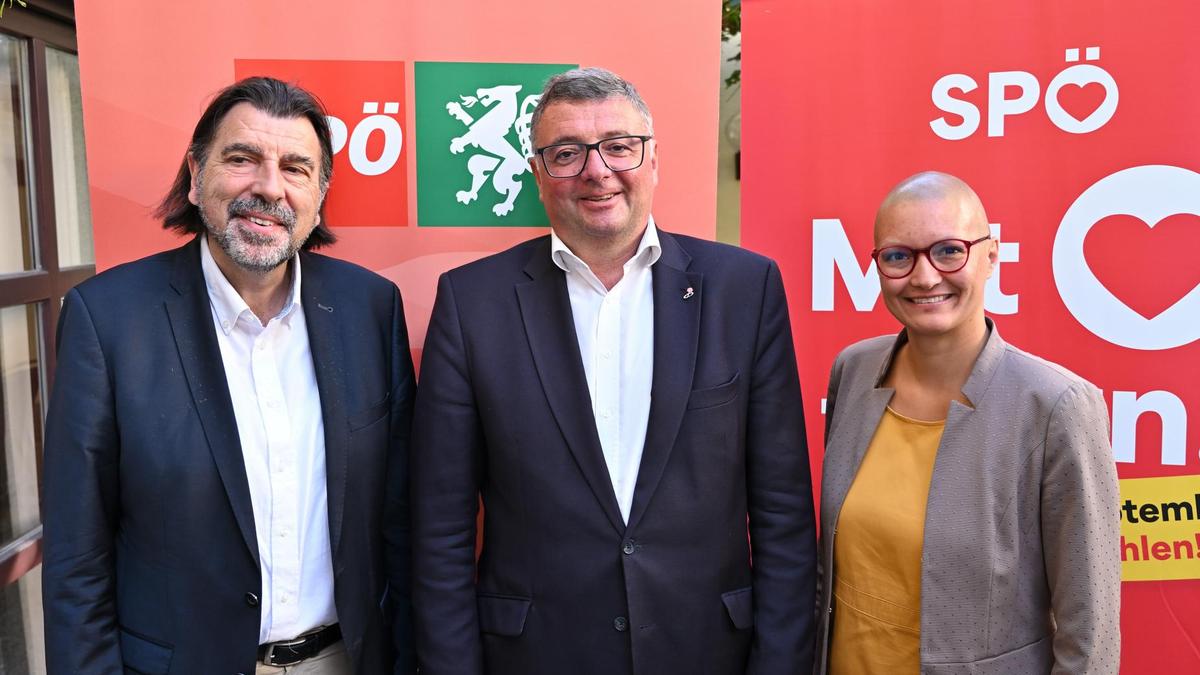 Wahlkreis-Spitzenkandidatin Martina Weixler, Steiermark-Listenerster Jörg Leichtfried und der Deutschlandsberger Bürgermeister Josef Wallner (von rechts)