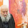 Hermann Nitsch vor den Ergebnissen seiner 81. und 82. Malaktion im Nitsch-Museum in Mistelbach