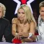 Die Juroren der RTL-Castingshow 'Das Supertalent', Thomas Gottschalk (v.l.), Michelle Hunziker und Dieter Bohlen, posieren am Donnerstag (09.08.12) in Berlin vor dem Beginn einer Aufzeichnung der Castingshow. Die sechste Staffel der Show wird Mitte September ausgestrahlt. Foto: Clemens Bilan/dapd