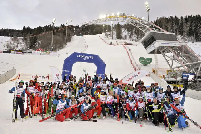 Gruppenbild der mutigen Promifahrer