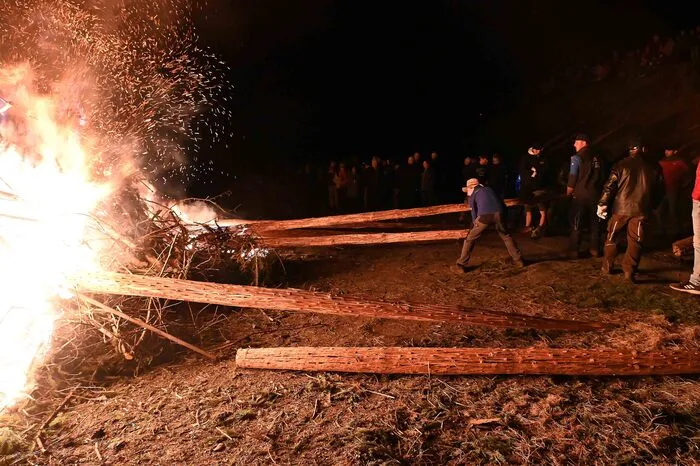 Osterbrauch in Kärnten, Fackeltragen in Gösseling am Karsamstag,