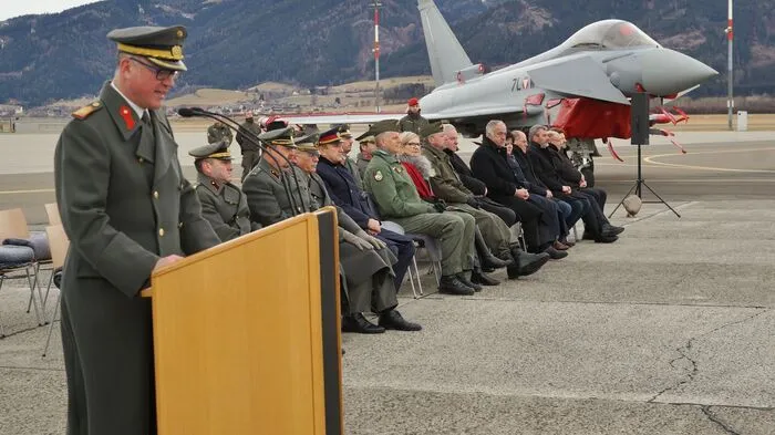 Mehr als 150 Soldaten vom Überwachungsgeschwader aus Zeltweg und von der Flugbetriebskompanie aus Aigen im Ennstal wurden am Fliegerhorst Hinterstoisser in Zeltweg angelobt.