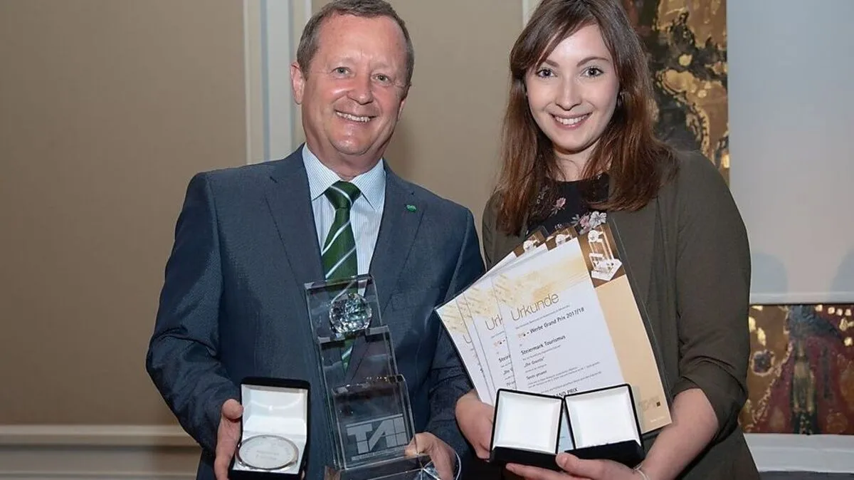 Die Preise nahmen GF Erich Neuhold und Elisabeth Taibinger für Steiermark Tourismus entgegen
