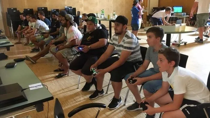 128 Teilnehmer aus ganz Österreich liefern sich in Wagna heiße Matches auf der Playstation