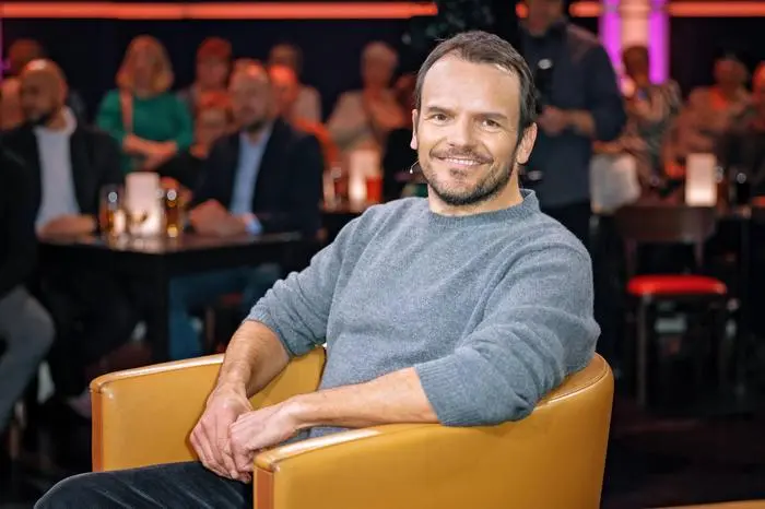 MDR - Riverboat. Fernsehkoch Steffen Henssler anläßlich der Aufzeichnung der MDR - Talkshow Riverboat am 03.11.2023 in der Mediacity Leipzig. 20231103SFL0012 *** MDR Riverboat TV chef Steffen Henssler on the occasion of the recording of the MDR talk show Riverboat on 03 11 2023 in the Mediacity Leipzig 20231103SFL0012