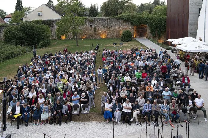Mit Jazz in seiner schönsten Form begeisterten die Musiker der Reinhard Summerer Big Band gemeinsam mit dem Ensemble "vienna clarinet connection", mit Helmut Hödl, Rupert Fankhauser, Hubert Salmhofer und Wolfgang Kornberger